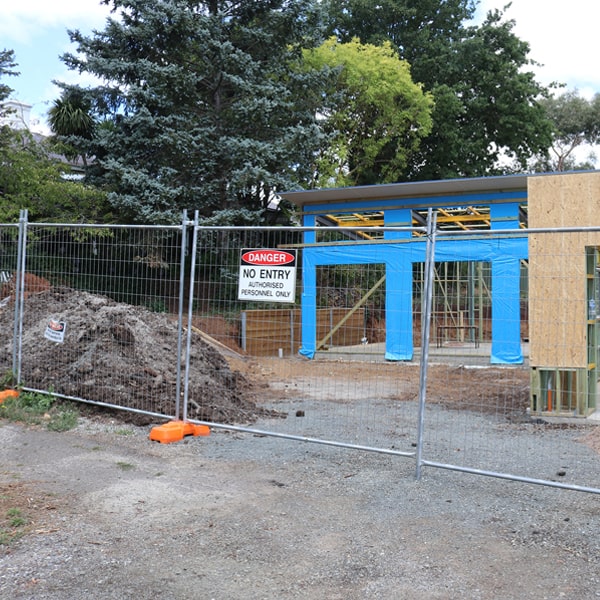 do you deliver and set up temporary fencing and what's the cost for this in Dundas Minnesota